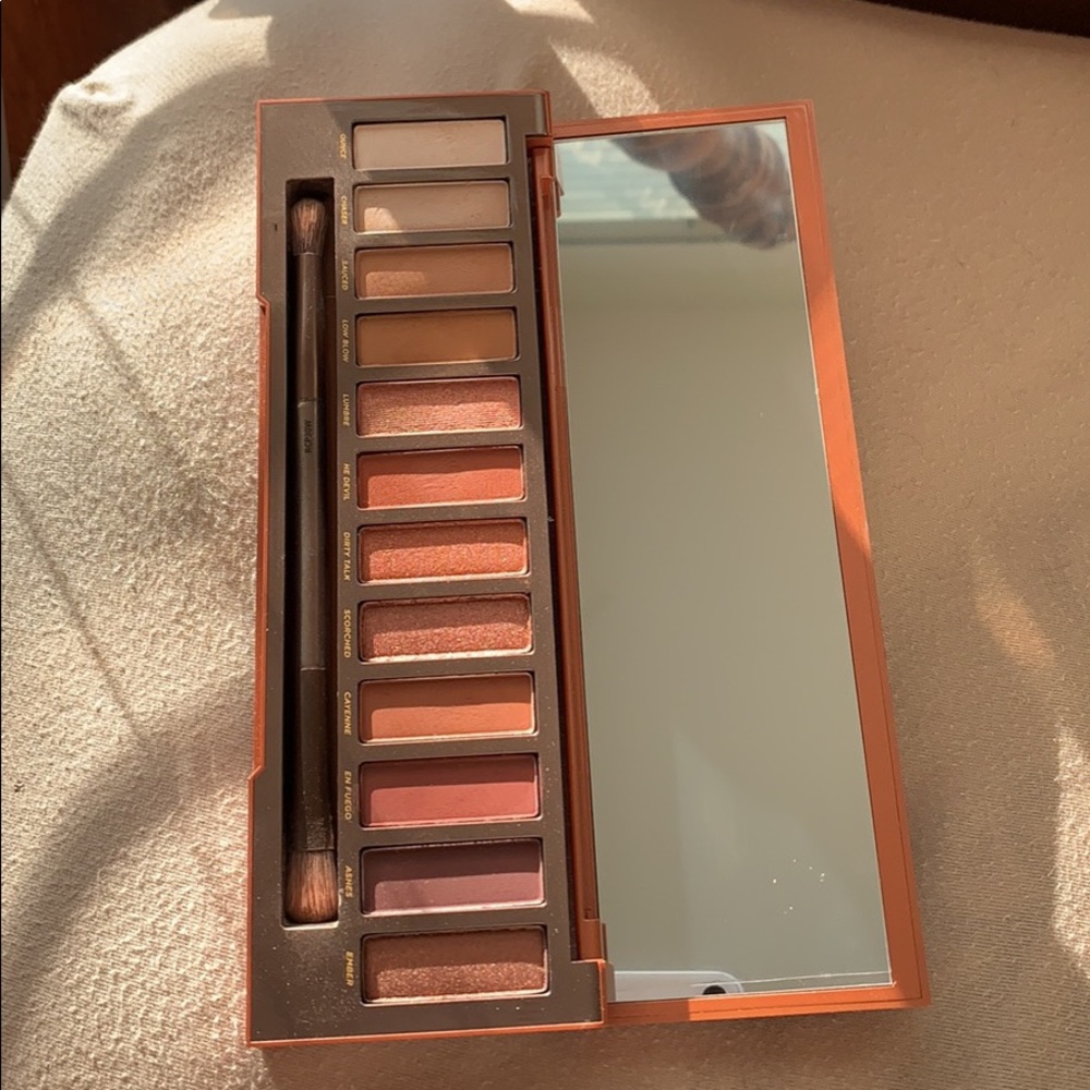 Naked Heat Eyeshadow Palette - Picture 2 of 2